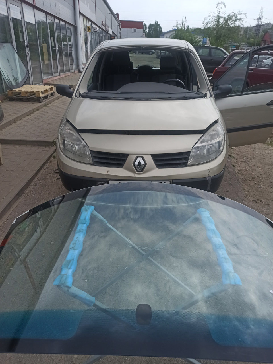 Замена лобового — Renault Scenic II, 1,6 л, 2006 года | запчасти | DRIVE2