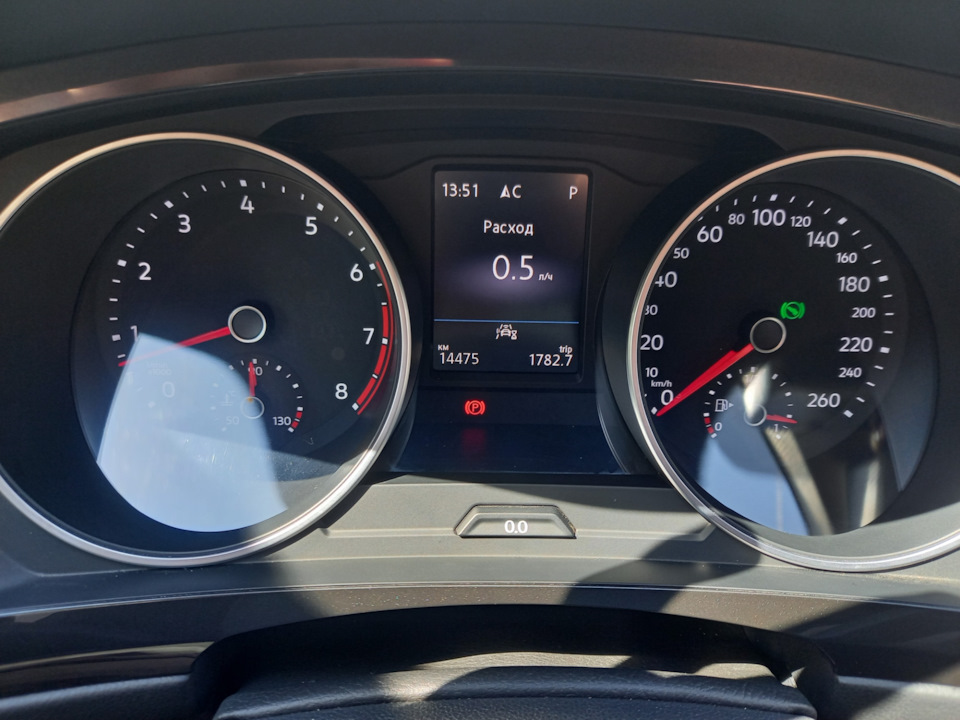 Полировка стекла приборной панели — Volkswagen Tiguan (2G), 1,4 л, 2021 ...