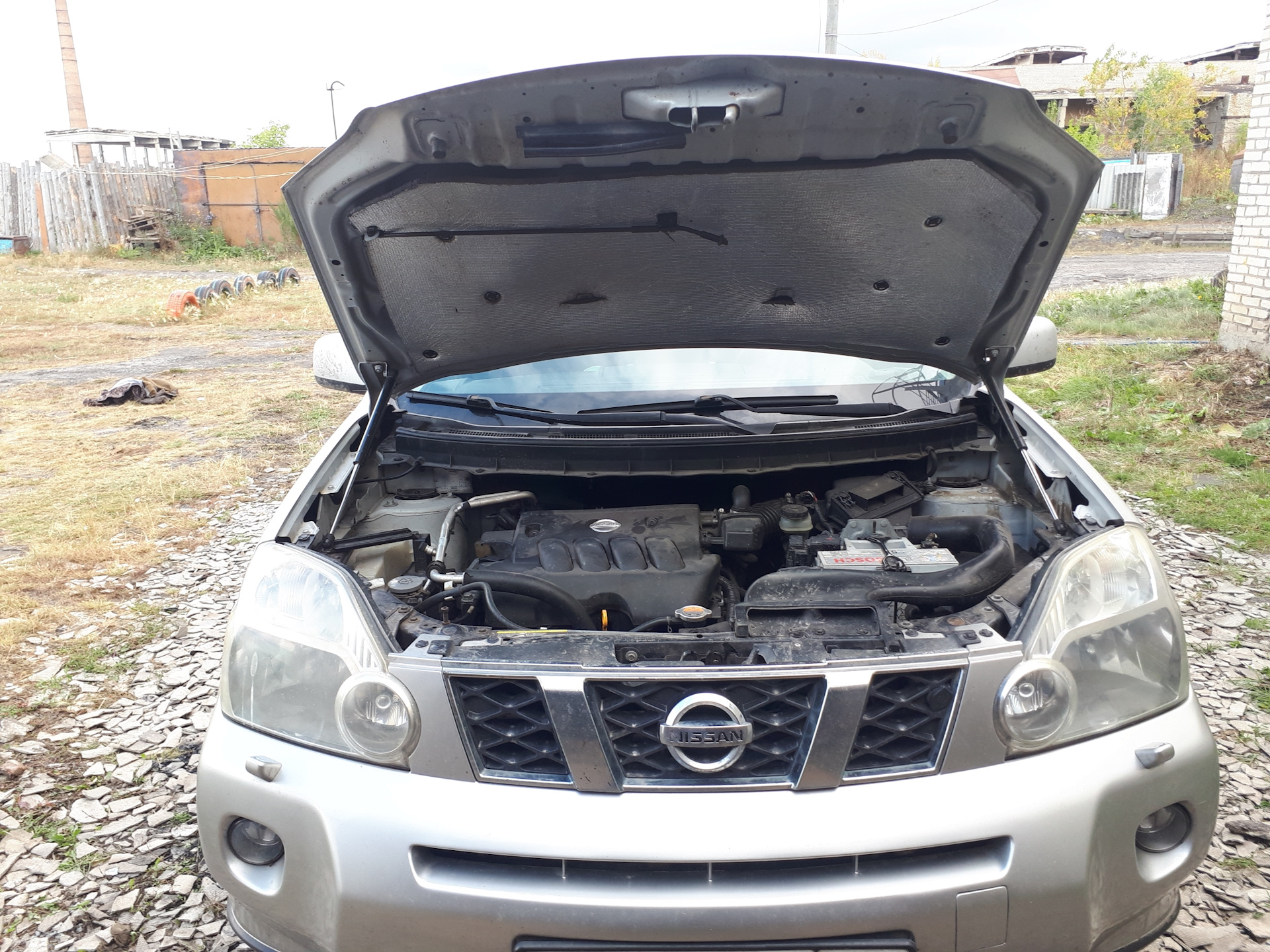 Капот x trail t31. Nissan x-Trail t31 упоры капота. Nissan x-Trail t30 2л утеплитель капота. Капот Ниссан х-Трейл т31. Утеплитель капота Ниссан х-Трейл т31.