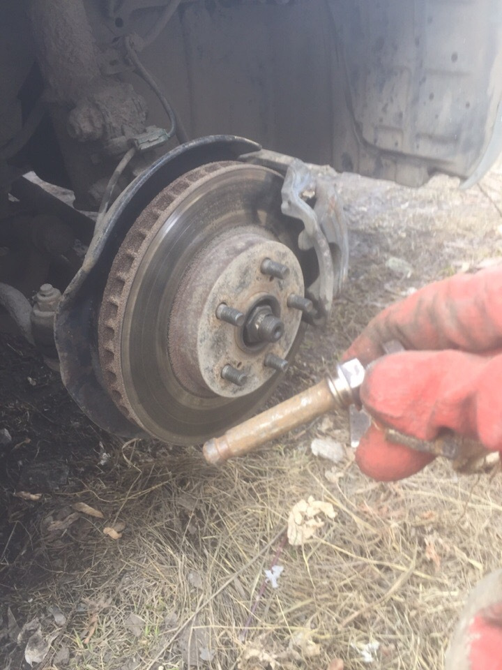 Замена передних тормозных дисков. — Toyota Caldina (210), 1,8 л, 2002 ...