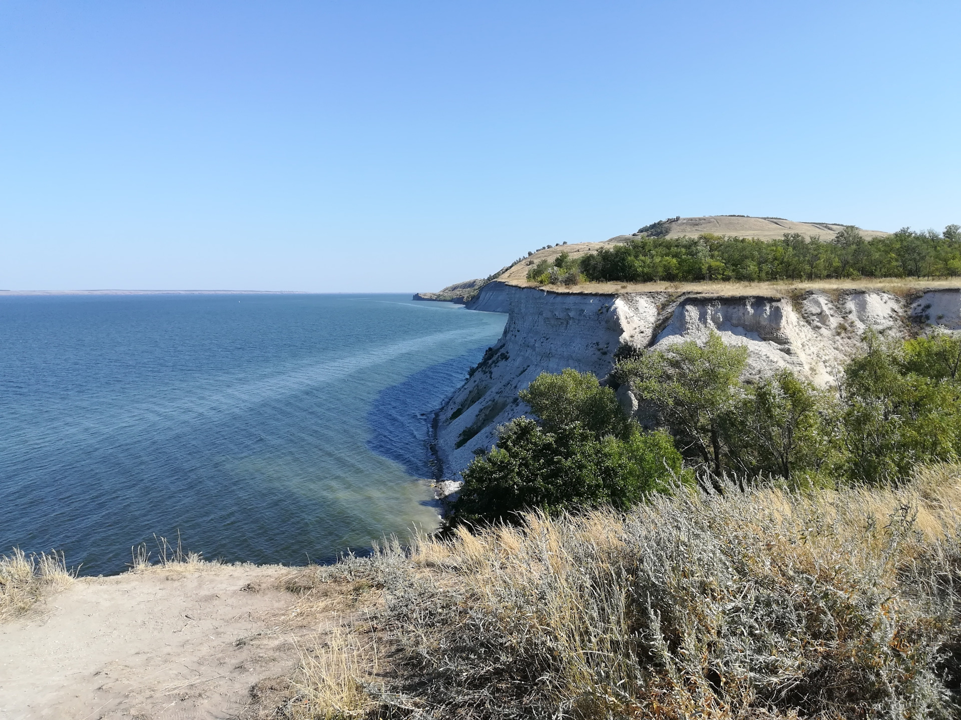 Утес степана разина. Дурман гора на Утесе Степана Разина. Утёс Степана Разина Саратов. Саратов Волга Утес Степана Разина. Пещеры утёс Степана Разина Саратов.