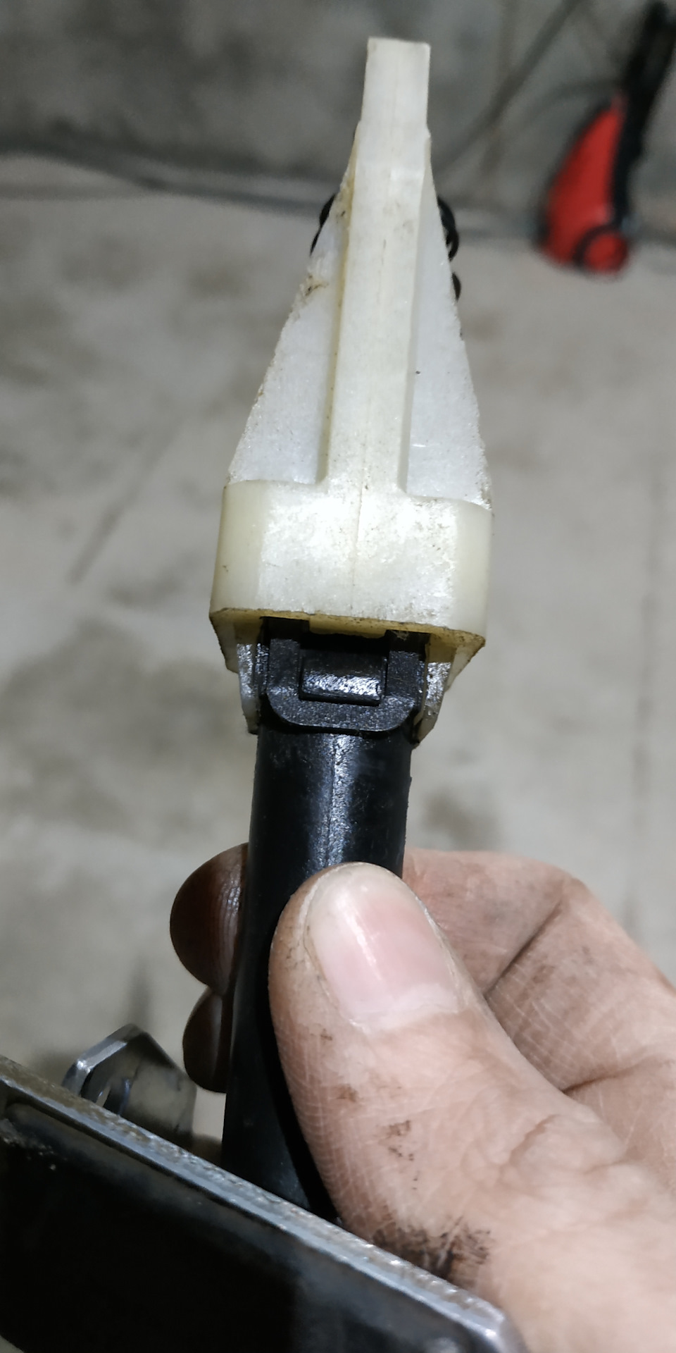 Это место желательно смазать — Lada Granta