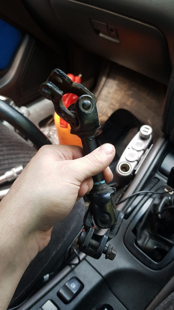 Замок зажигания, масляный щуп. Купил рулевой карданчик. Диски. — Subaru ...