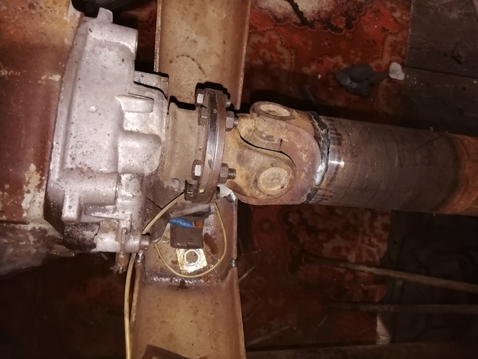 Новый промежуточный карданный вал. — Газ 63 ГАZZИЛа, 3,5 л, 1965 года ...