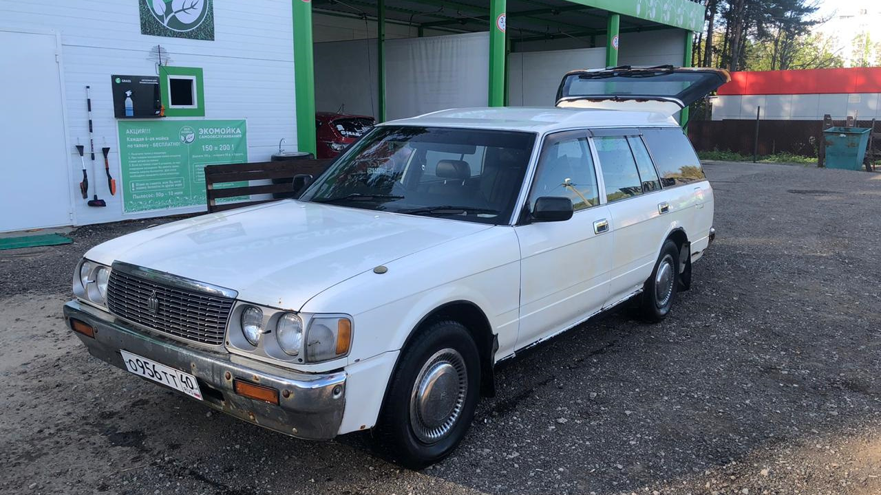 toyota crown s130 wagon