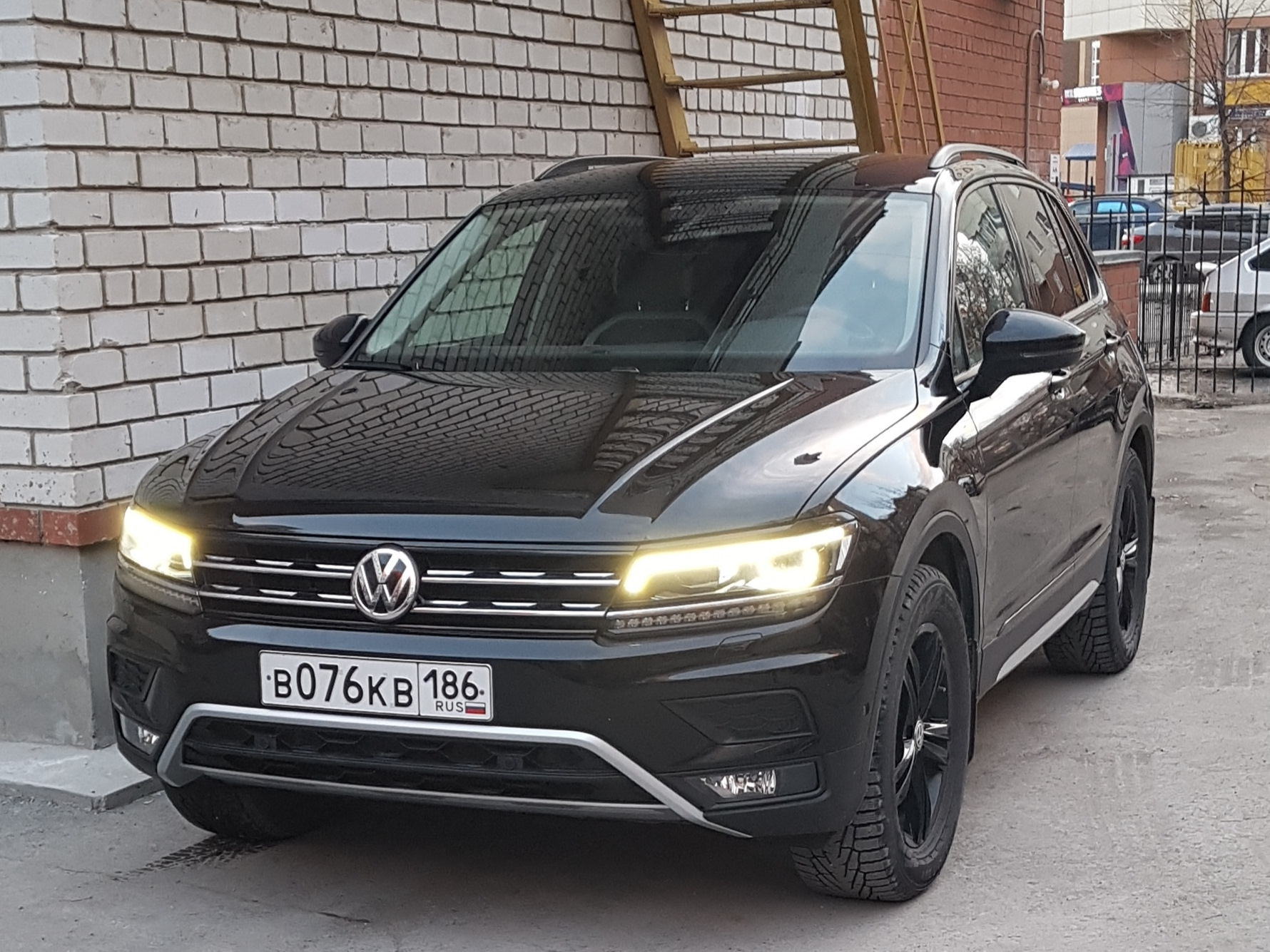 Volkswagen Tiguan антихром. Tiguan 2 антихром. Фольксваген Тигуан 2 антихром. Антихром Тигуан 2 черный.