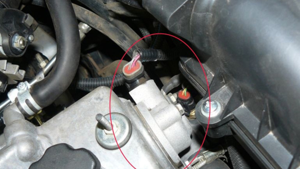 5. Датчик распредвала ваз 2114 е газ. Датчик распредвала 2114 8кл. Датчики двигателя ваз 2114 инжектор 8 клапанов. Датчики 2114 8 клапанов инжектор.