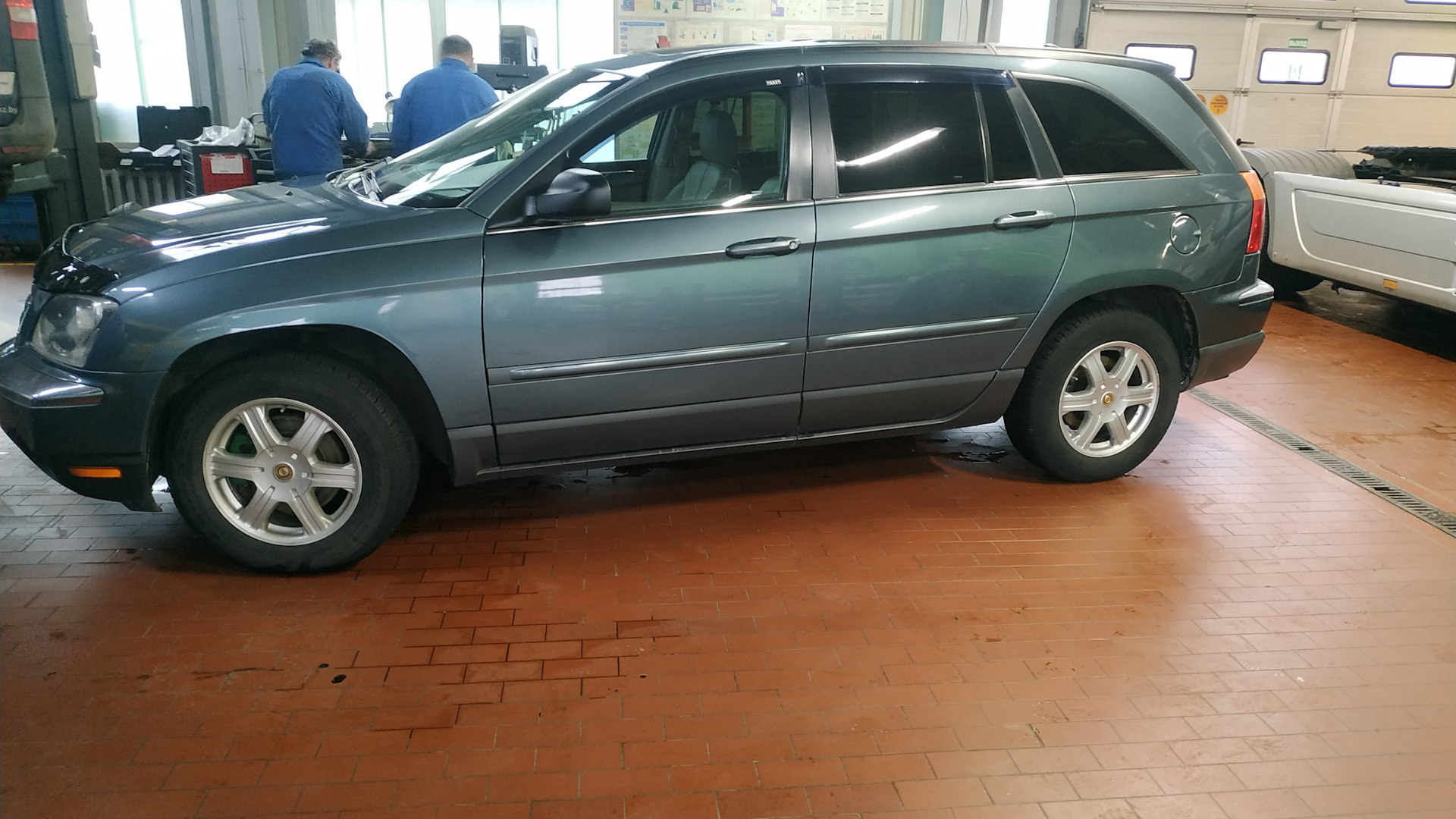 Chrysler Pacifica (1G) 3.5 бензиновый 2005 | 