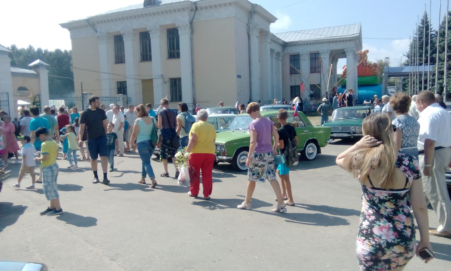 Типичное заволжье. День города Заволжье. Типичное Заволжье фото. Население Заволжья 2000. ГАЗ В Заволжье.