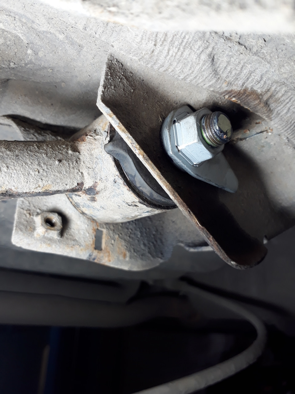 Сайлентблоки задней подвески. — Toyota Avensis I, 1,8 л, 1998 года ...