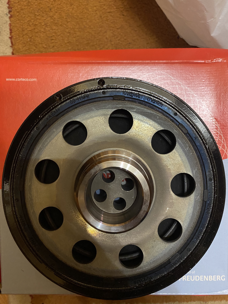 Замена Демпфера крутильных колебаний коленвала — BMW 3 series (E90), 2 ...