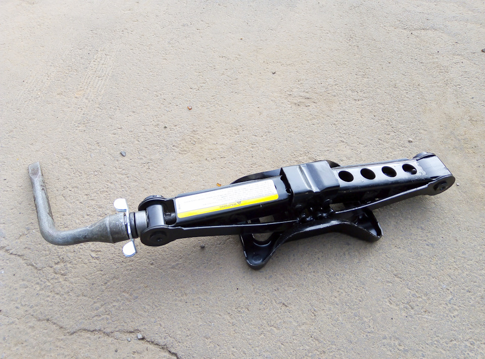 Домкрат CHRYSLER за 230р! Чистка РХХ. Масло в коробку с новым шприцом ...