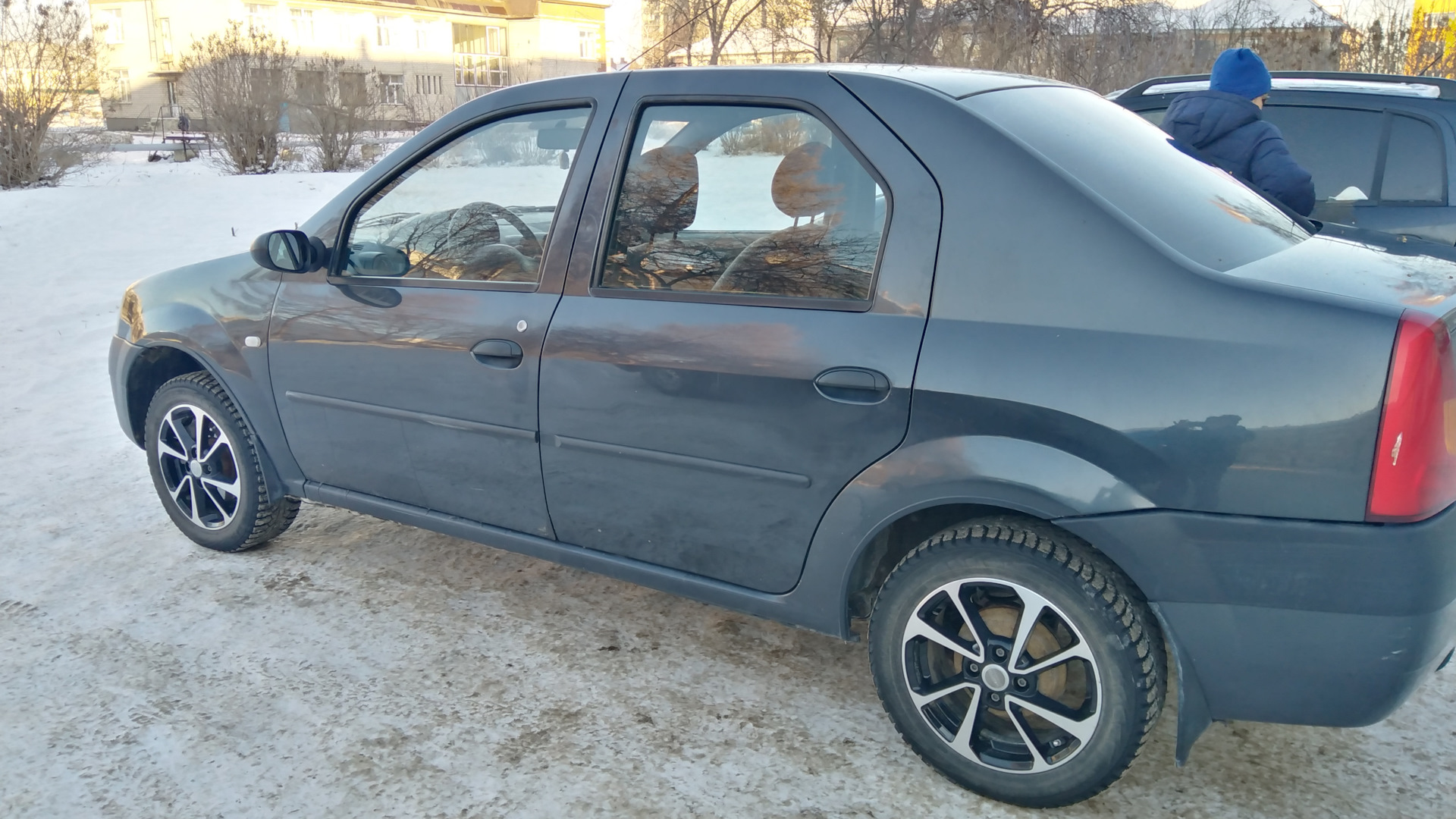 Renault Logan (1G) 1.4 бензиновый 2008 | Мокрый асфальт на DRIVE2