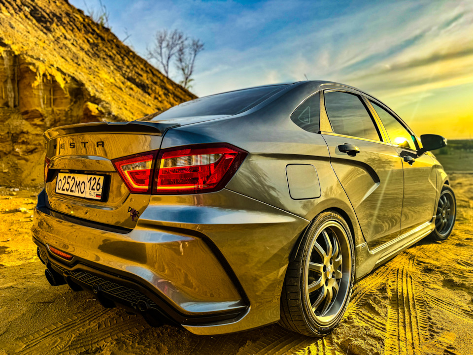 ✌ — Lada Vesta (1G)