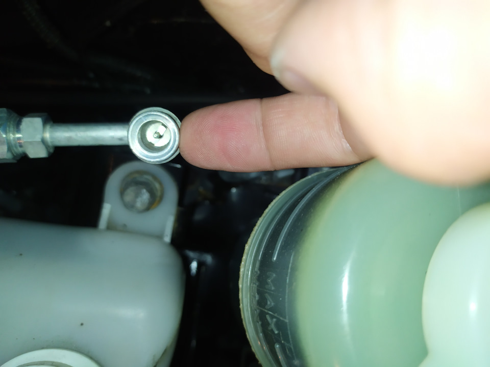 Колпачок на трубку кондиционера высокого давления — Mitsubishi ...