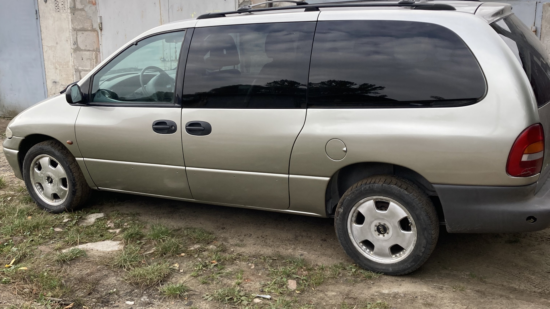 Chrysler Grand Voyager (Europe) 2.4 бензиновый 1999 | Газ Бензин на DRIVE2