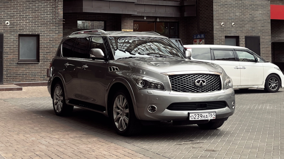 Infiniti QX56 Серый 2