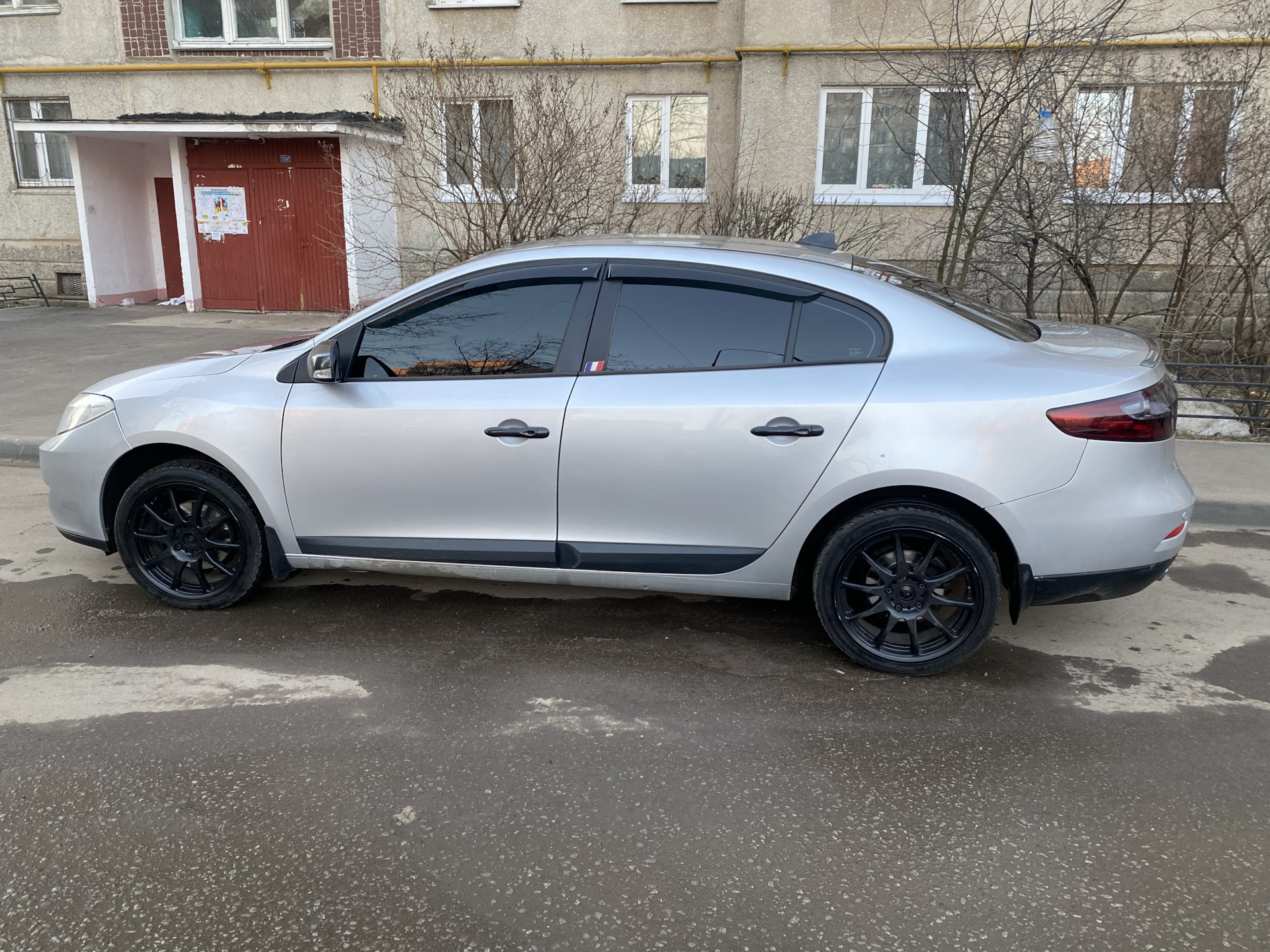 Разболтовка рено флюенс. Mv920 Renault Fluence. Рено Флюенс автосвет.