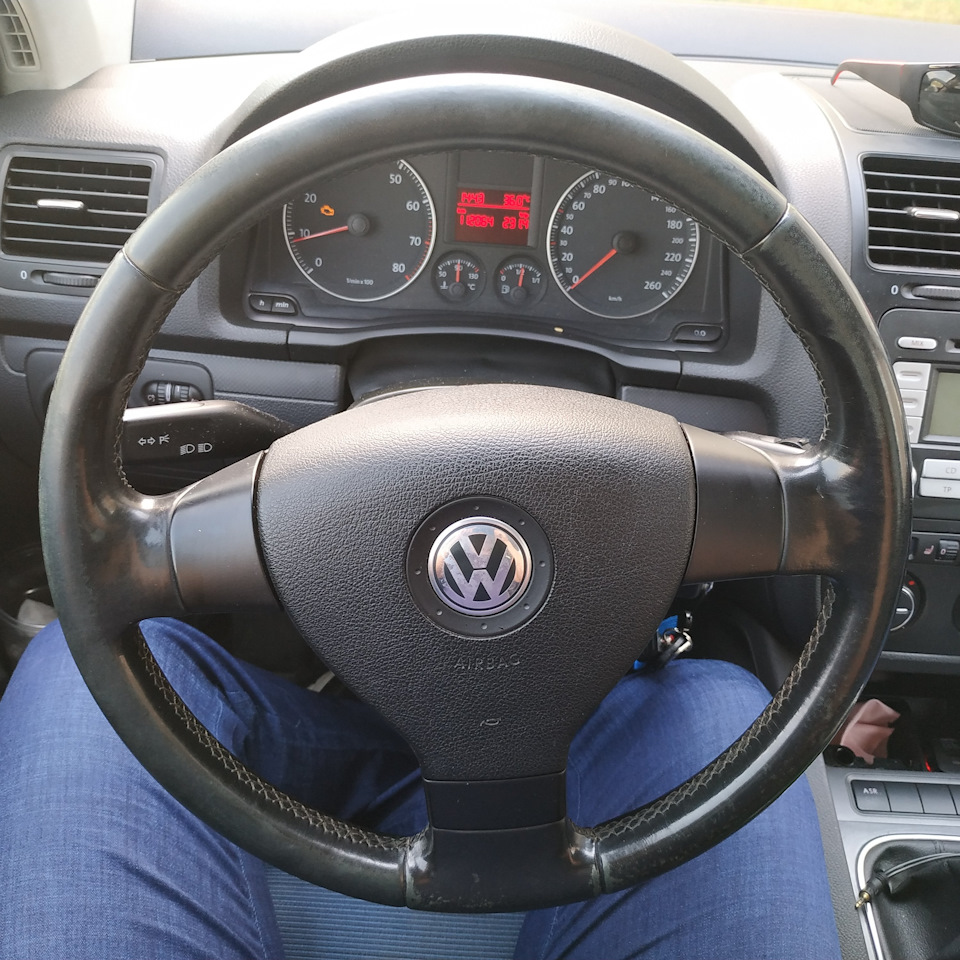 Руль, состояние руля, пробег, после 100 000 — Volkswagen Golf Mk5, 1,6 л,  2006 года | просто так | DRIVE2