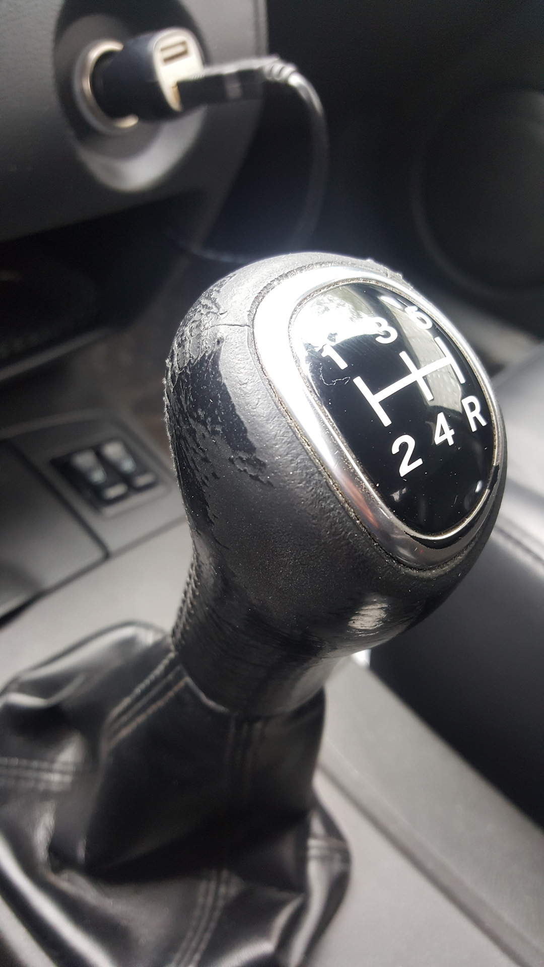 Как снять ручку кпп mitsubishi outlander Педали, ветровики, поиски рукоятки кпп - Mitsubishi Outlander (1G), 2 л, 2006 го