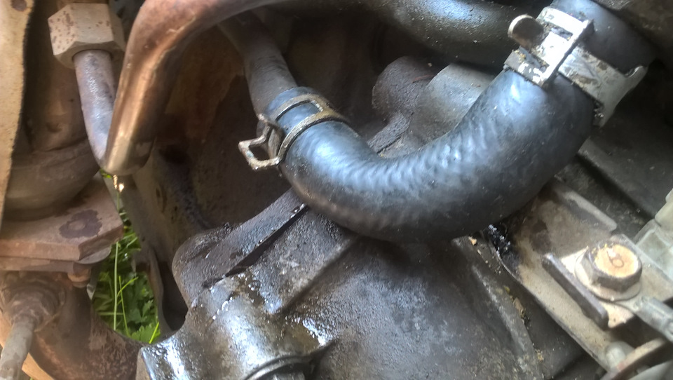 Замена патрубка под трамблером. — Mazda 626 IV (GE), 2 л, 1994 года ...