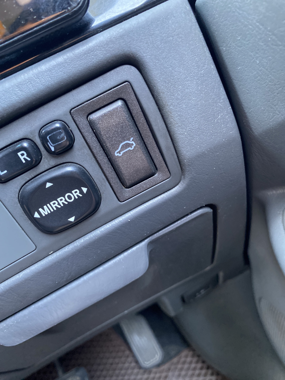 Сделал кнопку открывания багажника — Toyota Allion (T240), 1,8 л, 2002 ...