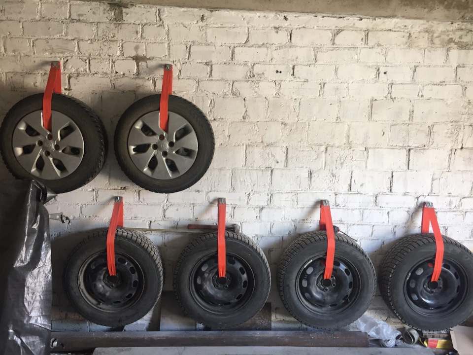 Крепеж для колес. Экономия места в гараже. — Skoda Octavia A4 Mk1, 1,6 ...