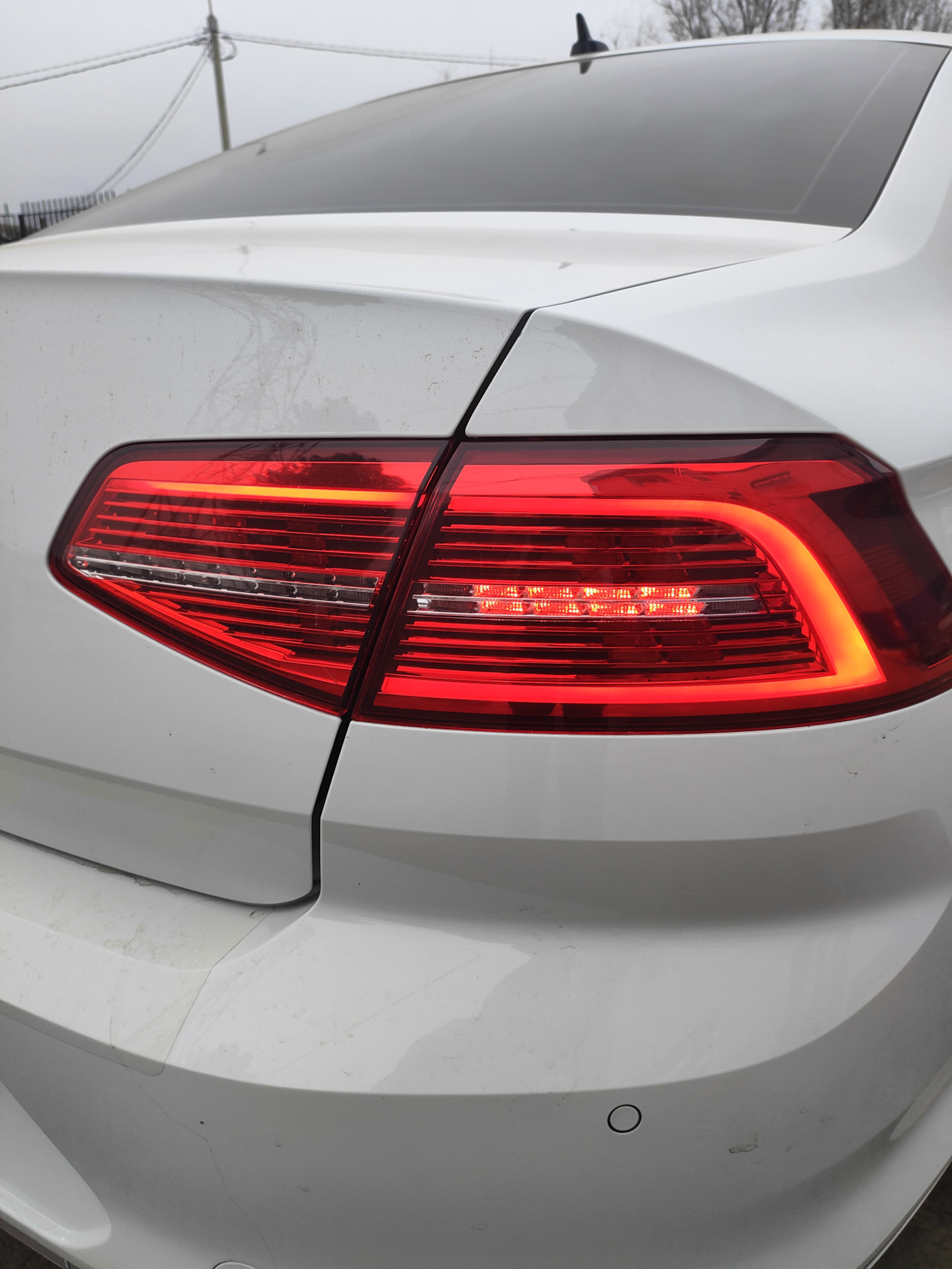 Вопрос по задним фонарям. Как включить секцию габаритов в крышке ...