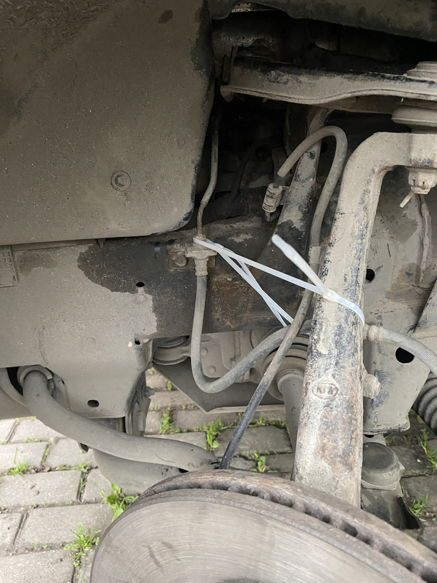 Как заменить переднею стойку амортизатора Kia Mohave — KIA Mohave, 3 л ...