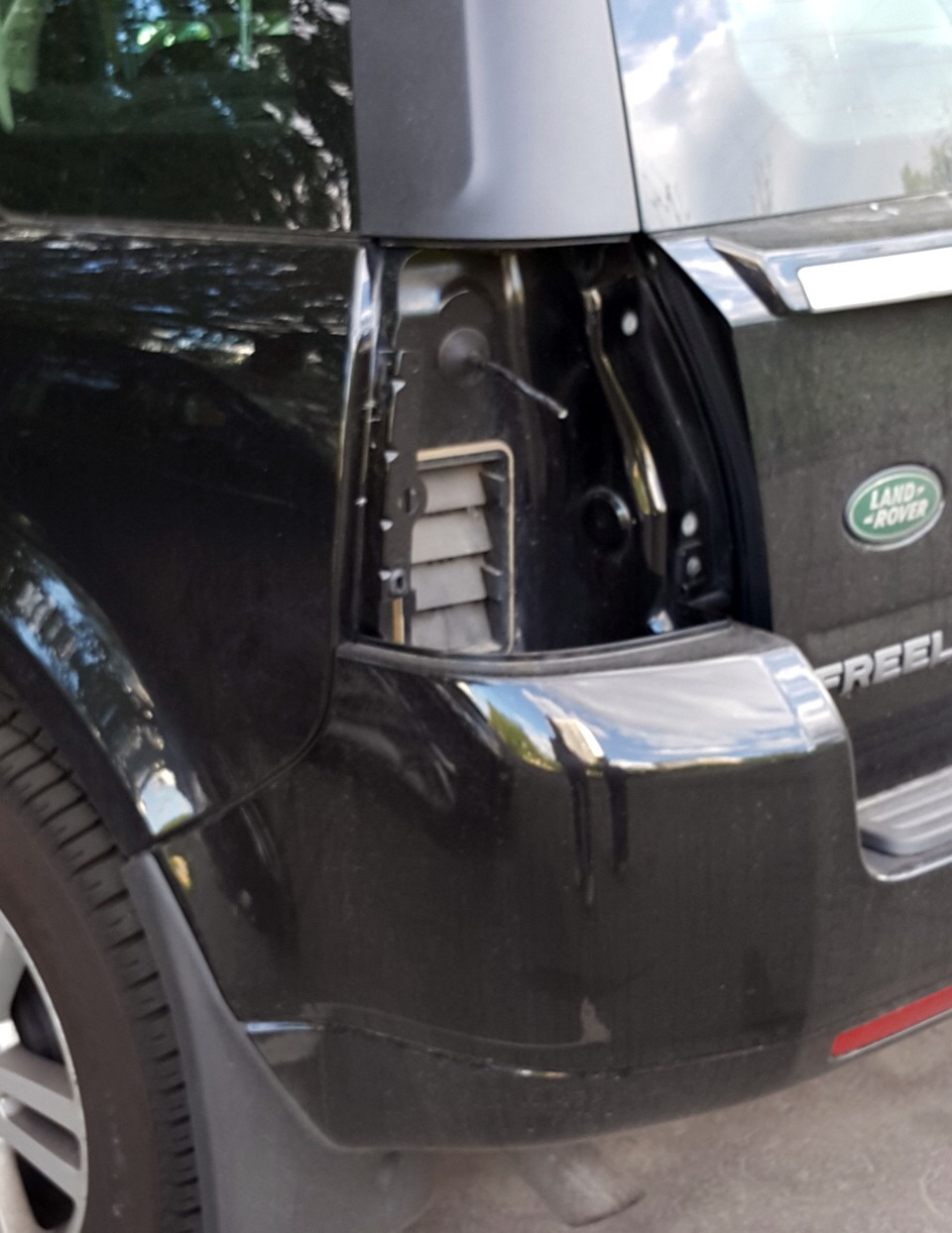 Кровельные саморезы на задние фонари — Land Rover Freelander 2, 2,2 л ...