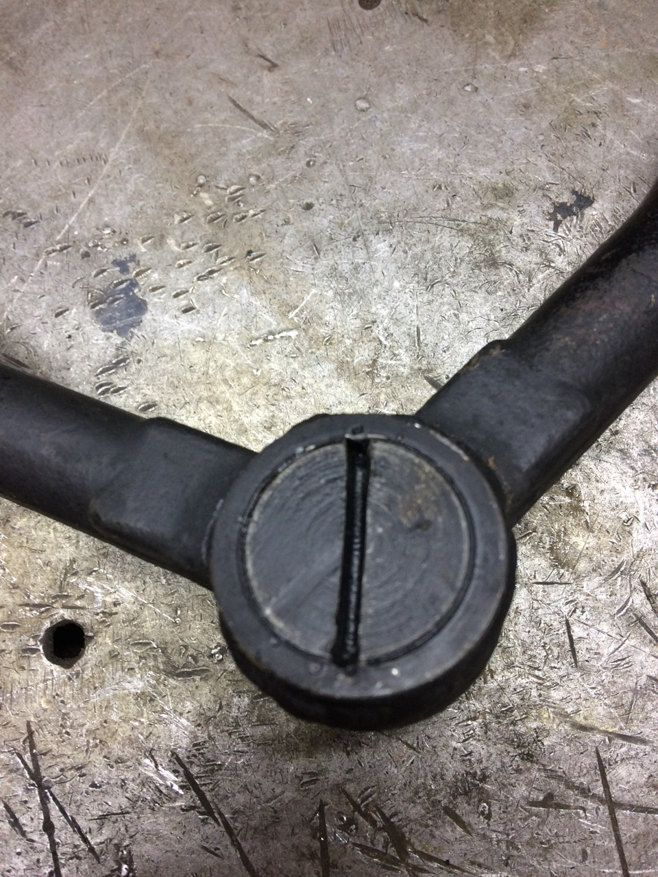 Нужно сделать ключ для подтягивания. — KIA Sportage (1G)