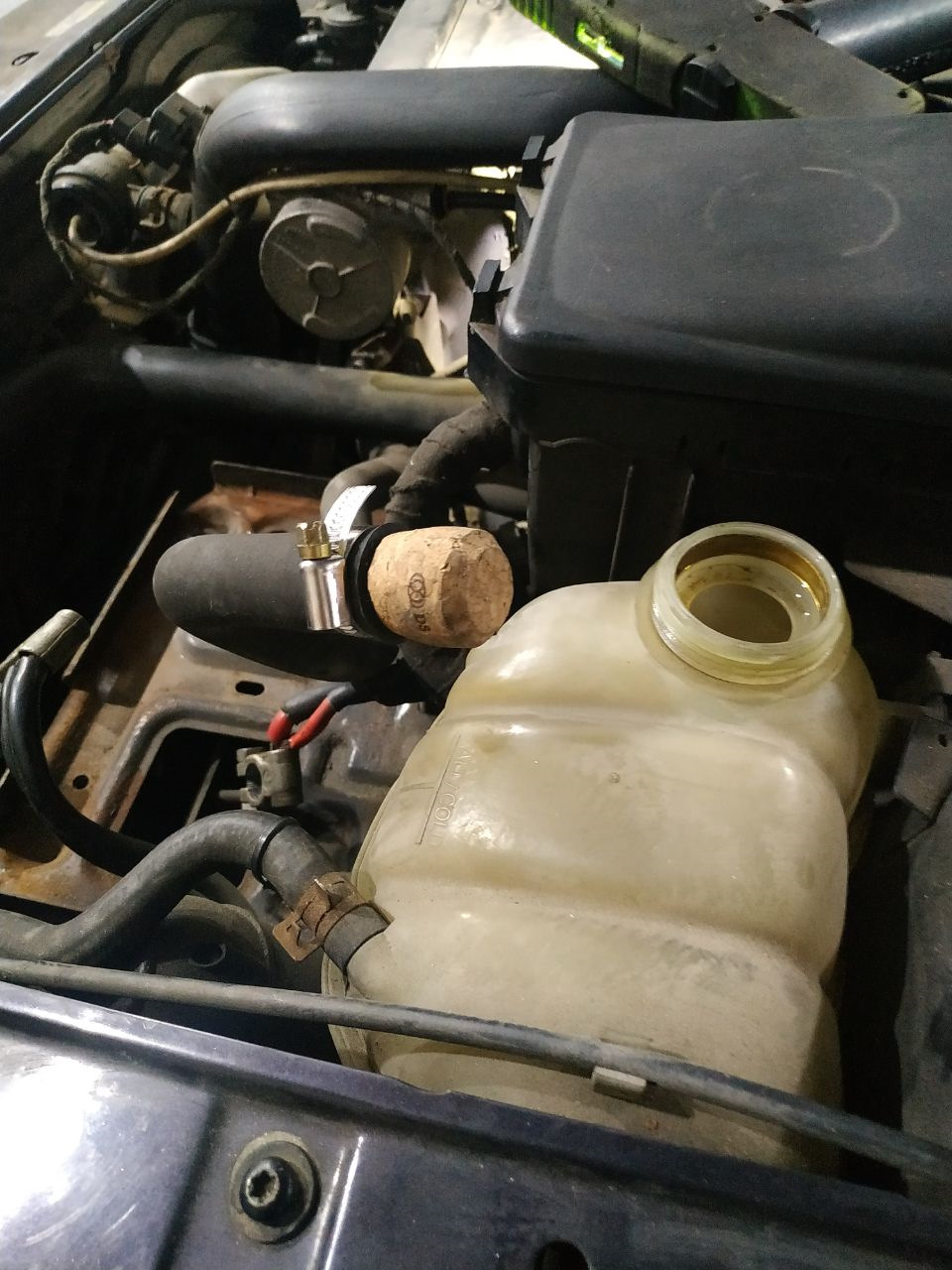 Пробка от шампанского. — Saab 9-5 (1G)