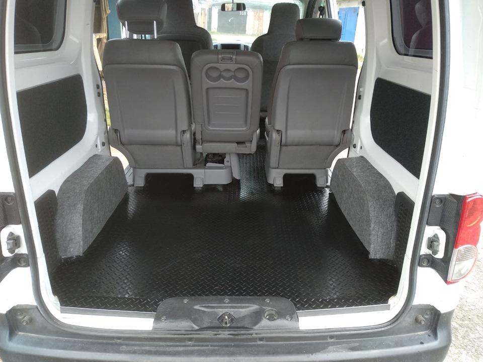 Nissan nv200 i