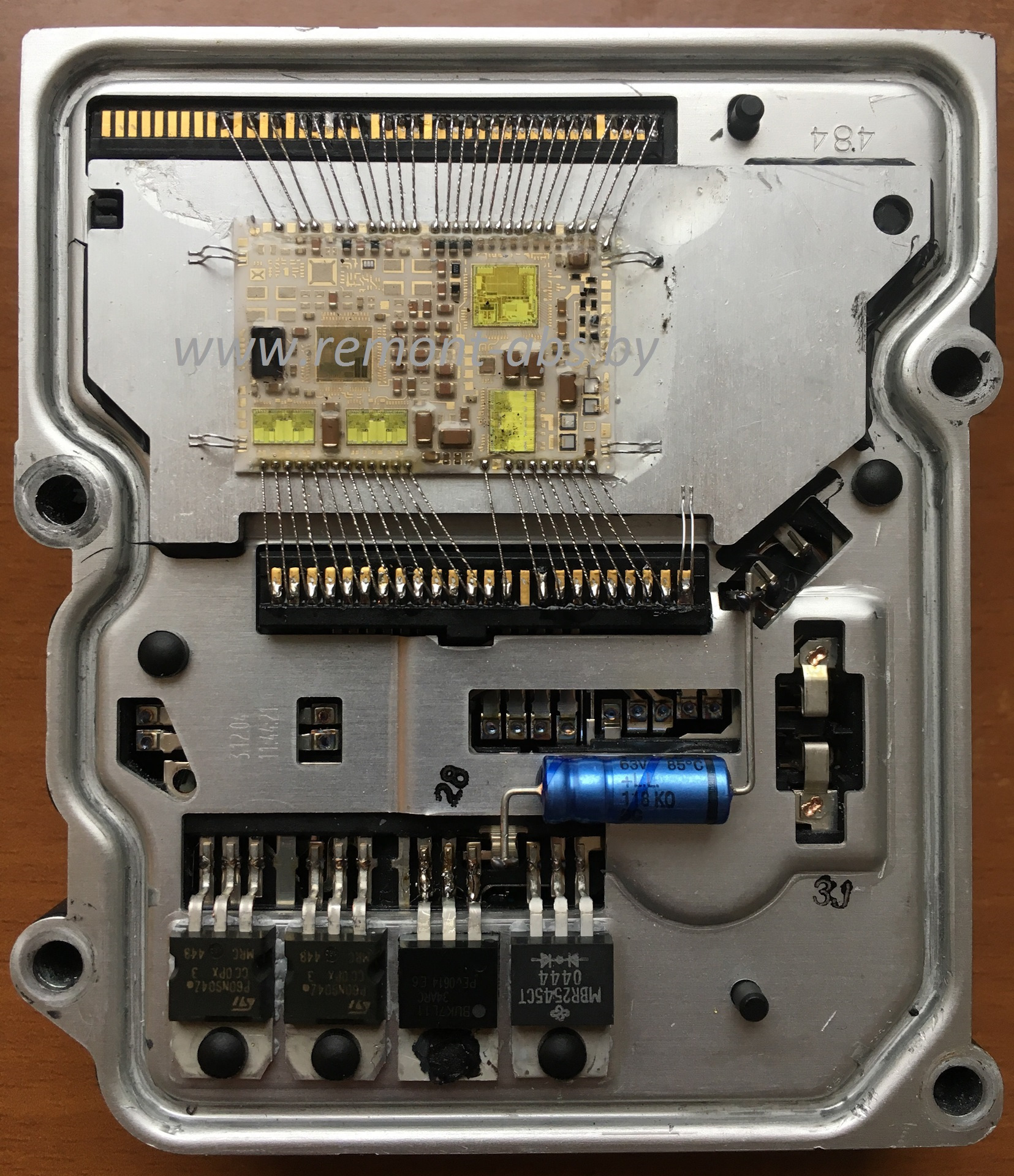 Ремонт абс. Внутренняя плата блока АБС 004. Внутренняя плата блока АБС 004 BMW. Блок ЭБУ блока АБС патриота. Блок АБС изнутри.