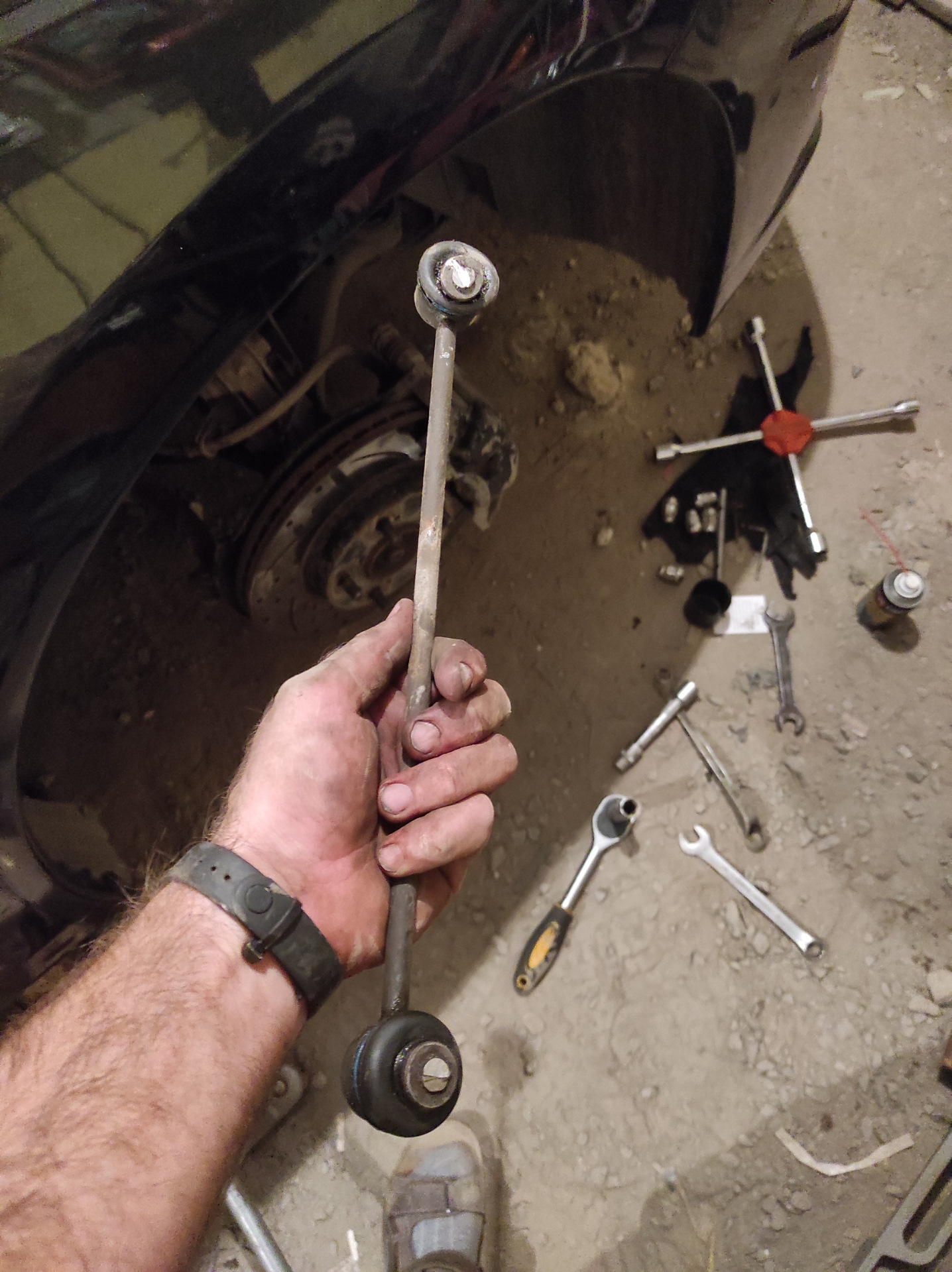 Замена передней стойки стабилизатора — Honda Civic 4D (9G), 1,8 л, 2012 ...