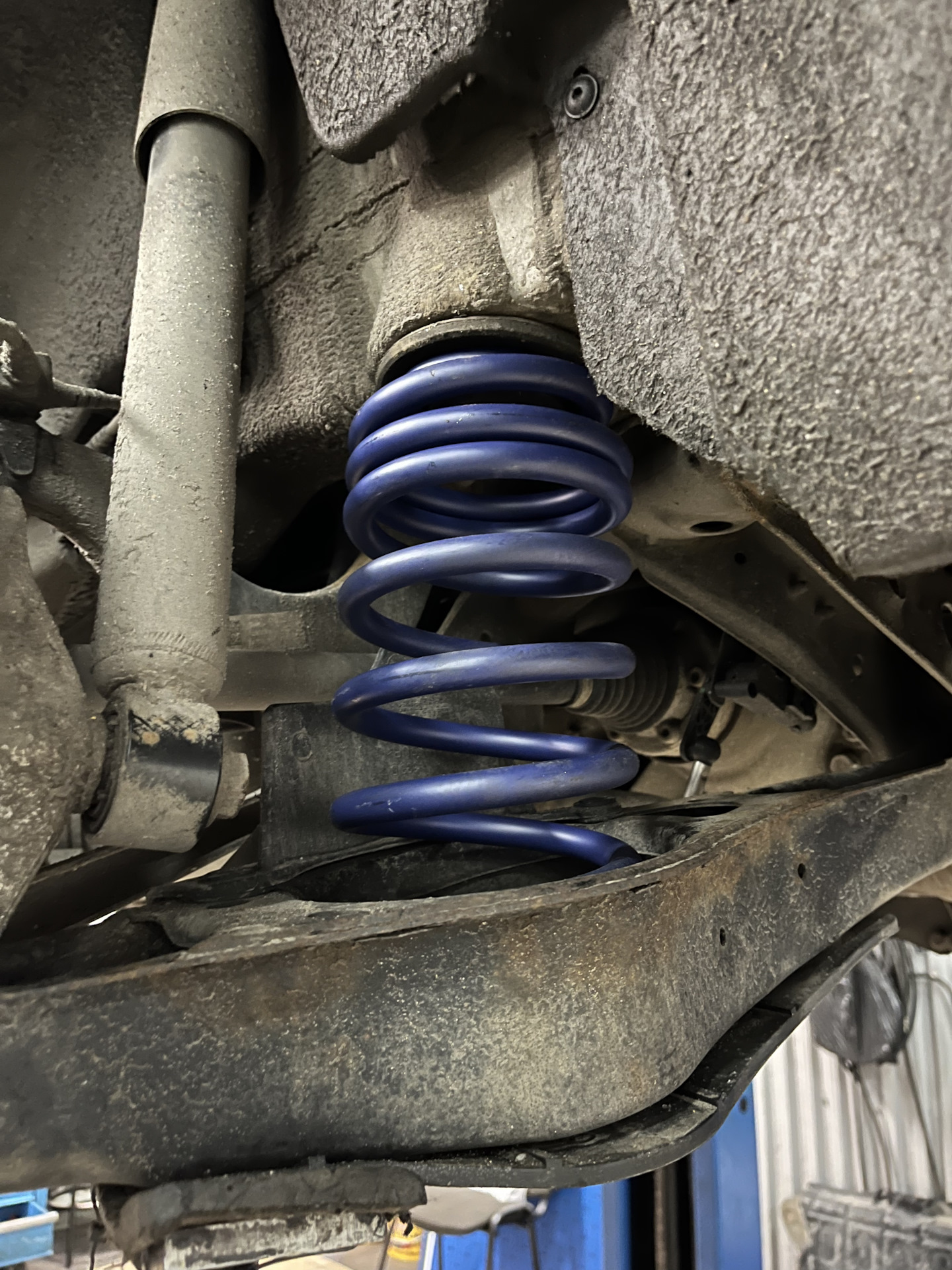 пружины audi q3 с занижением. H r 25. Eibach r10985. пружины eibach bmw g01. H&r 288332.