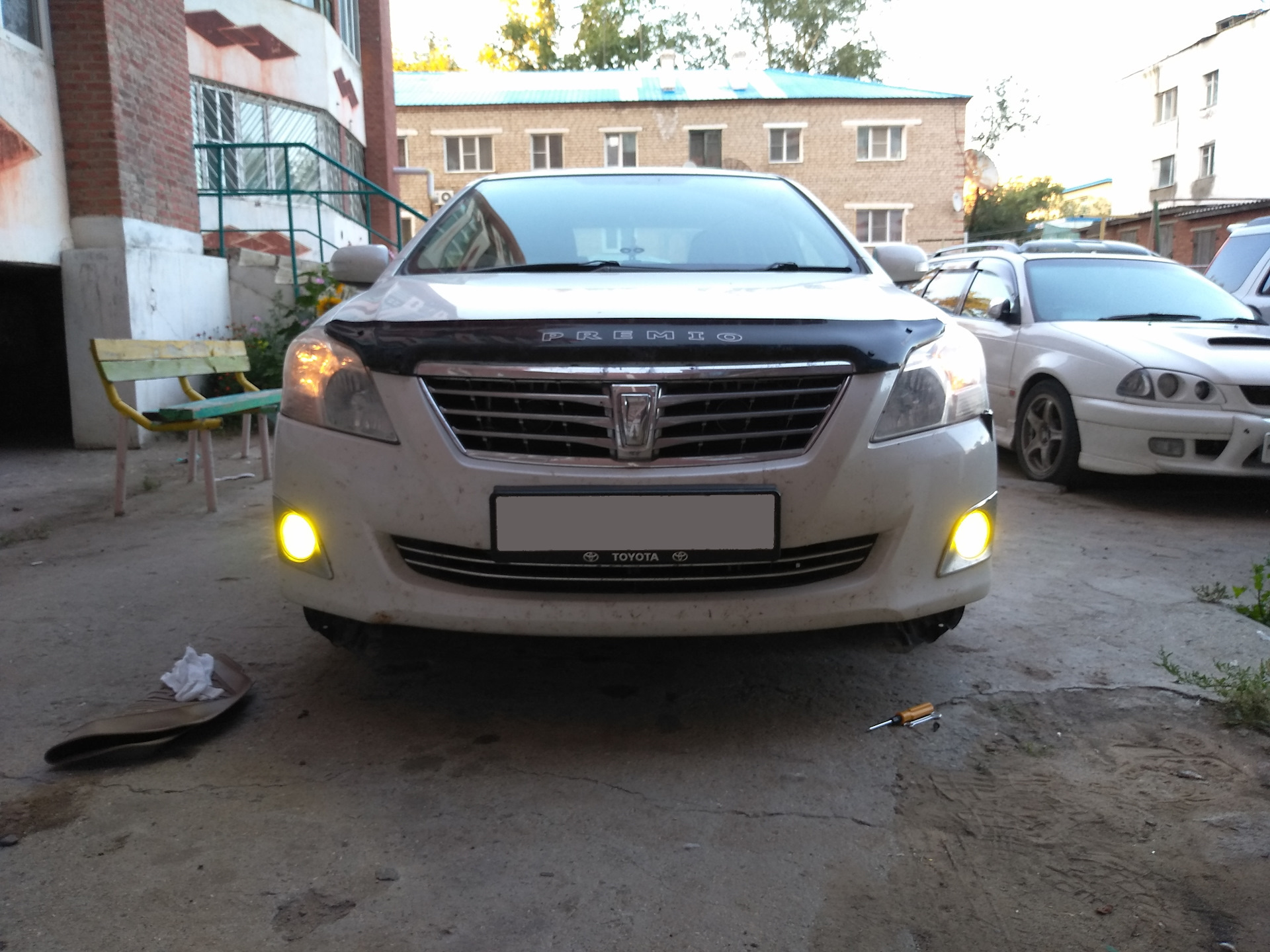 10. Замена ламп в противотуманных фарах — Toyota Premio (T260), 1,8 л ...