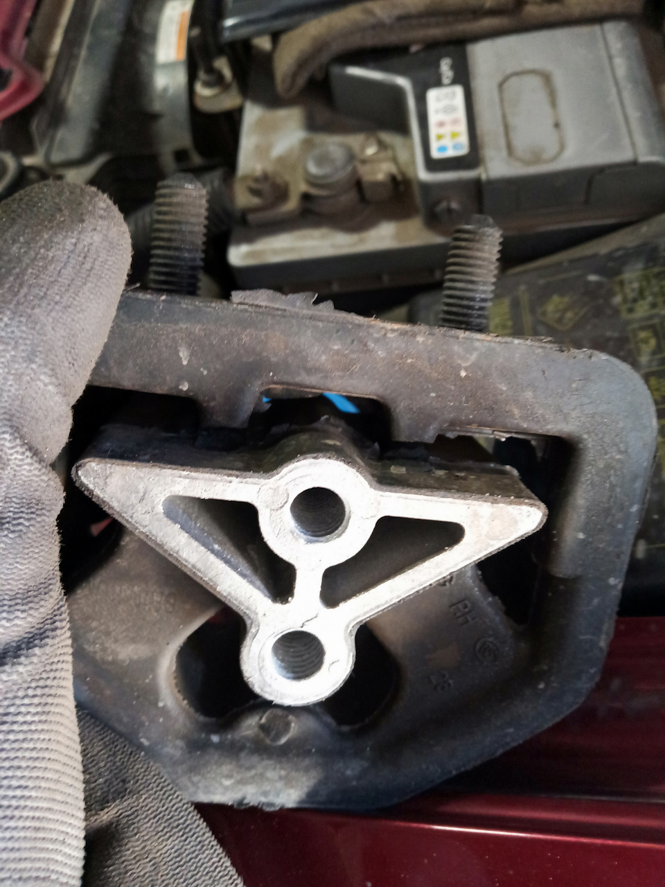 Схема крепления левой опоры