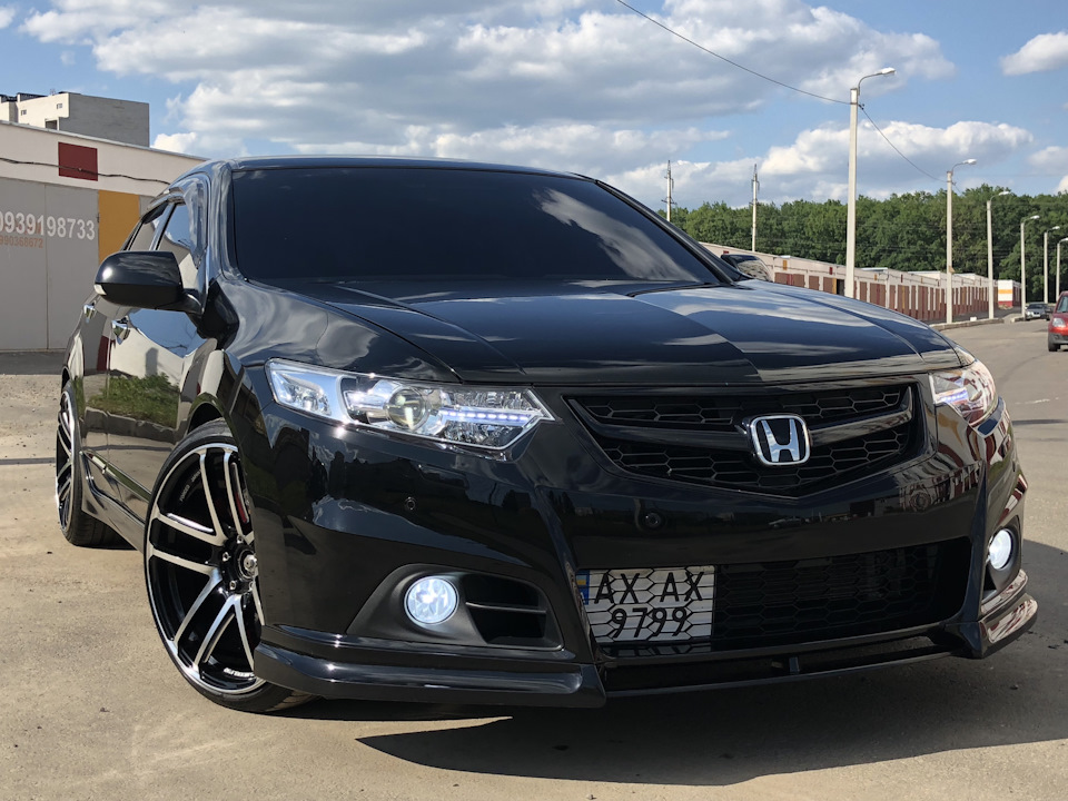 Honda Accord 8 Black Tuning