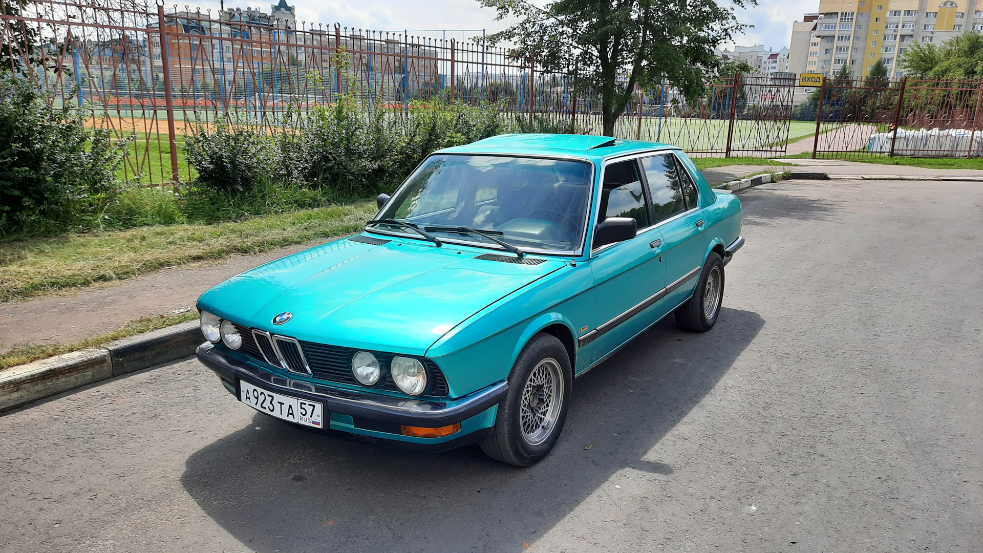 BMW 5 series (E28) 2.0 бензиновый 1982 | Богатая комплектация на DRIVE2