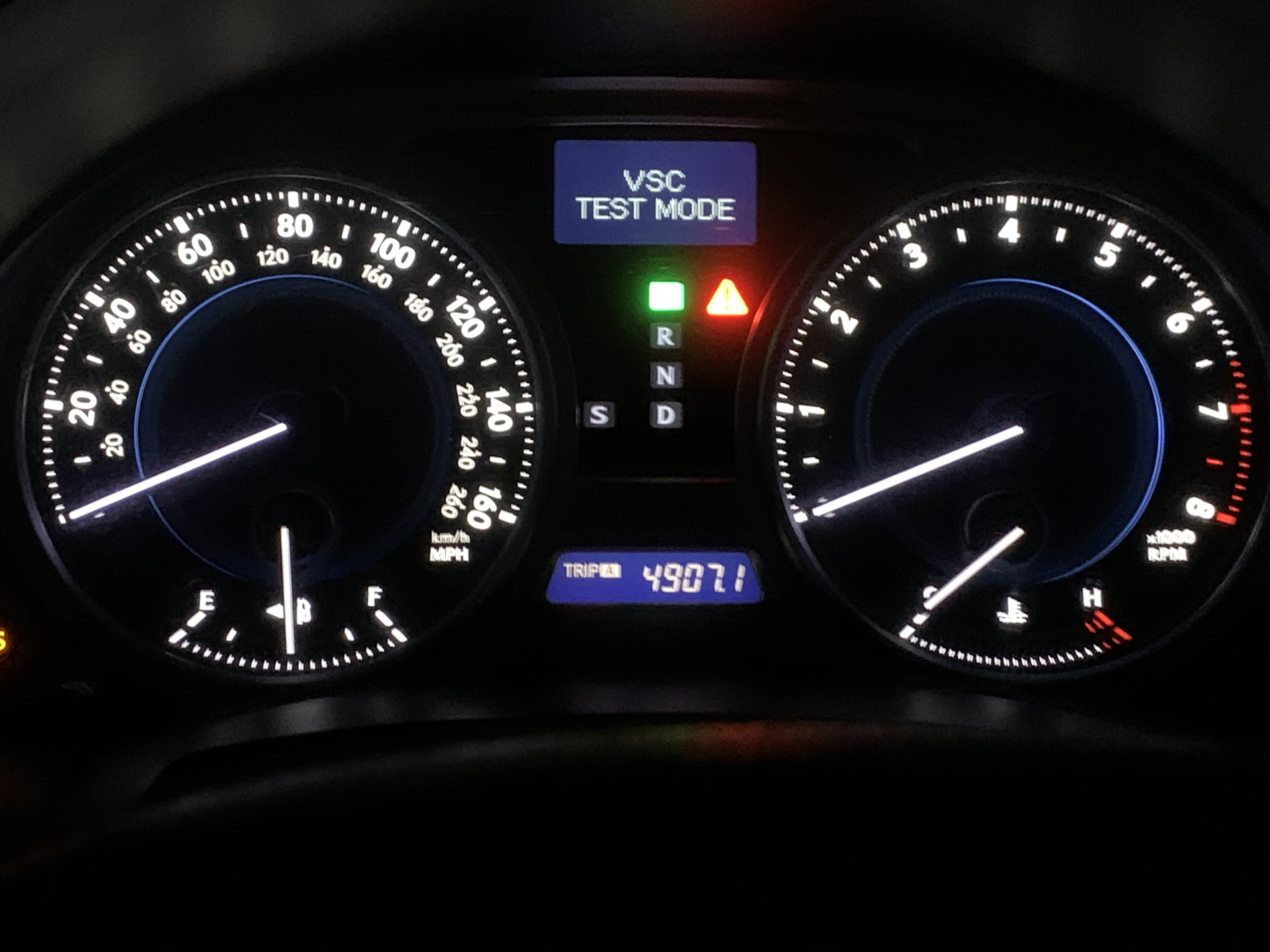 Lexus is 250 за рулем. Руль лексус ис 250. Юебе за рулём лексус лх 570. Лексус is 250 за рулем. Lexus is 250 2007 комплектации.