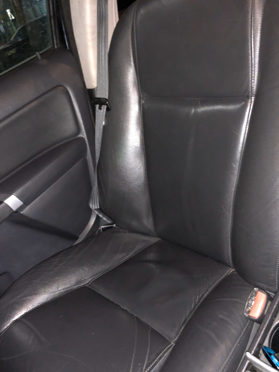 Мойка кожи водительского сиденья — Volvo XC90 (1G), 2,5 л, 2011 года ...