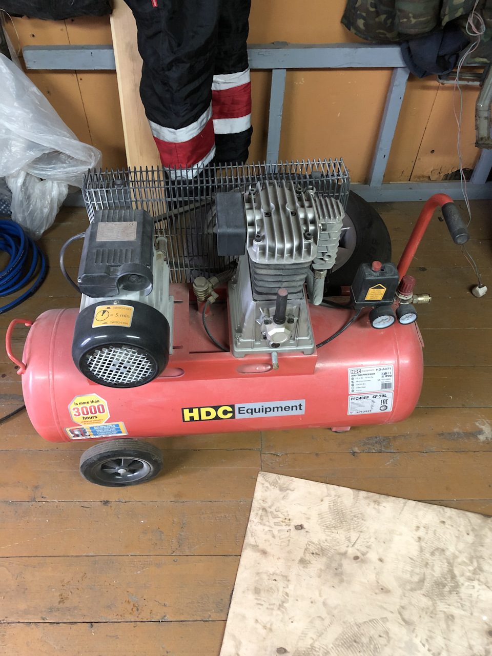 Компрессор ) — BMW 5 series (E39). Запчасти на фото: C0701