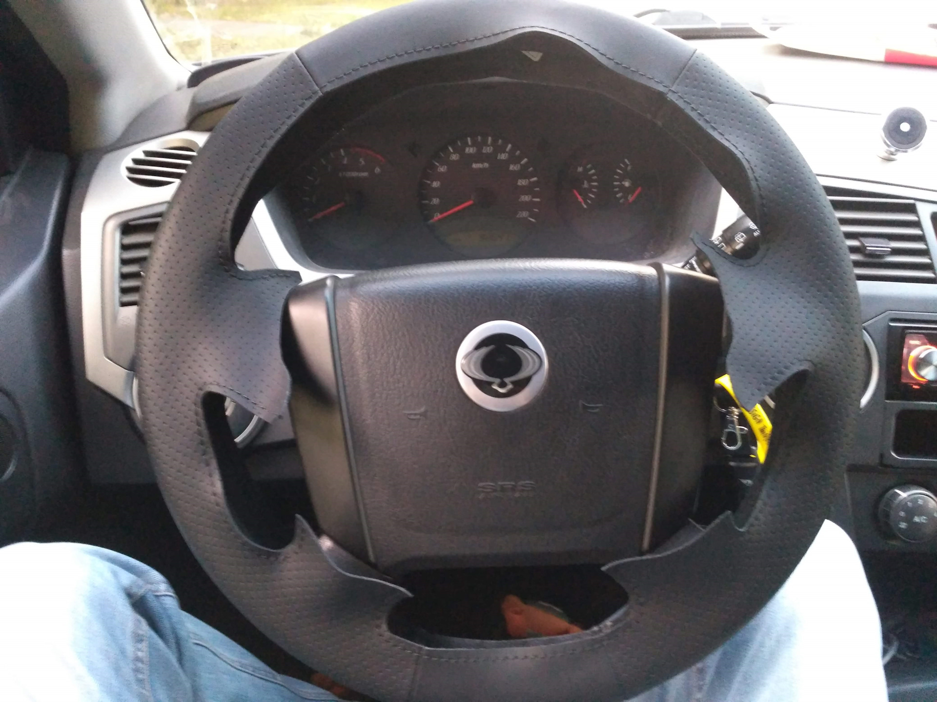 Руль ссангйонг кайрон. Руль саньенг. Руль санг енг кайрон. Kyron руль. Руль саньенг актион.