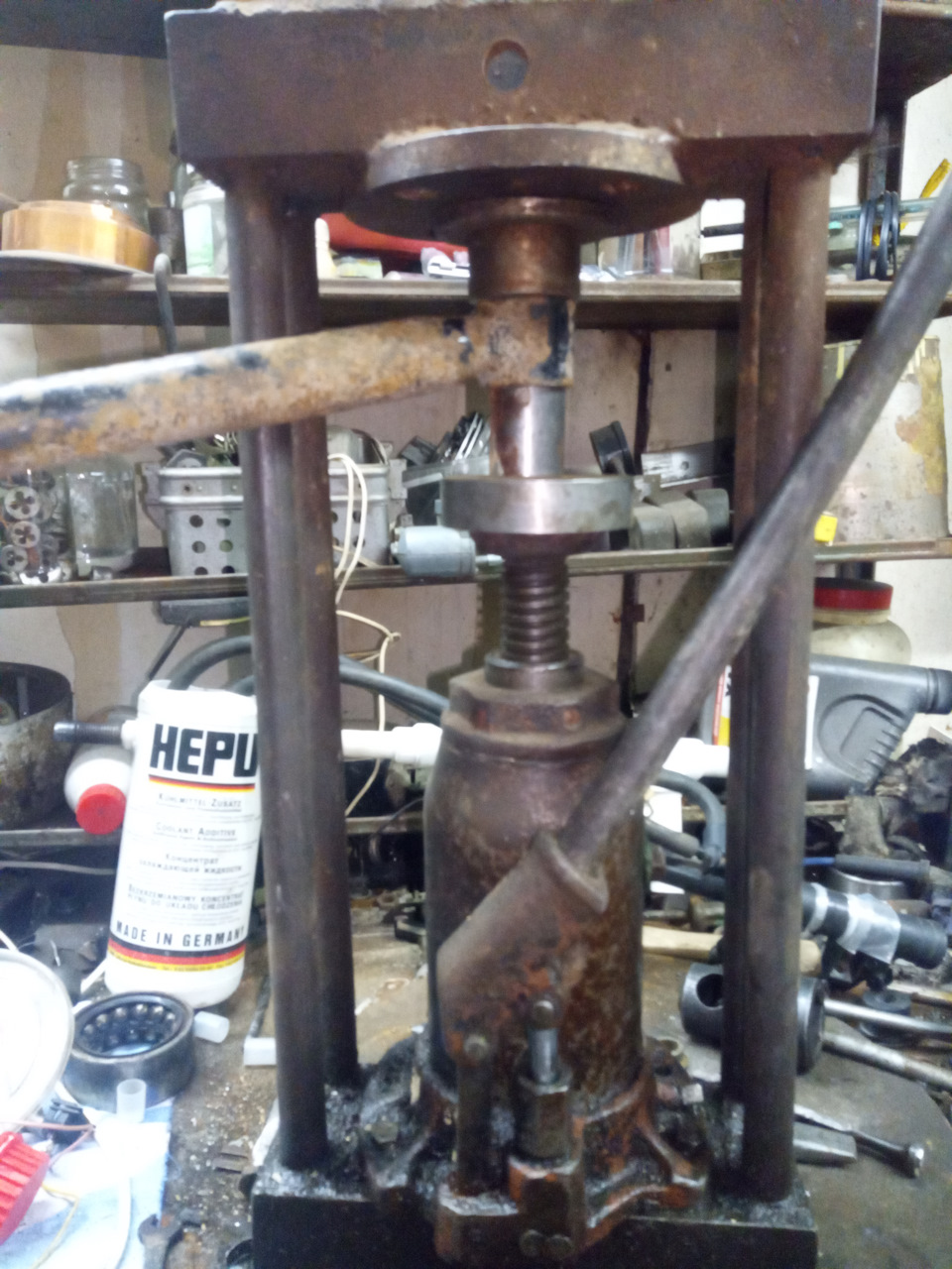 Подобрал оправки для выпрессовки сайленблоков и на самодельном прессе их поснимал. — Land Rover Freelander (L314)