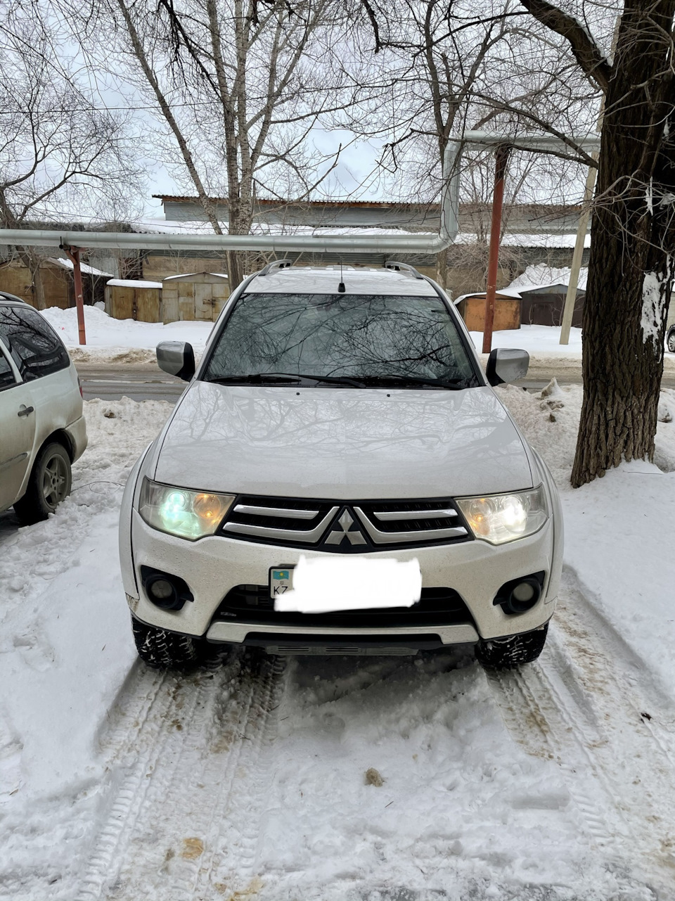 Ксенон живет своей жизнью — Mitsubishi Pajero Sport (2G), 2,5 л, 2014 ...