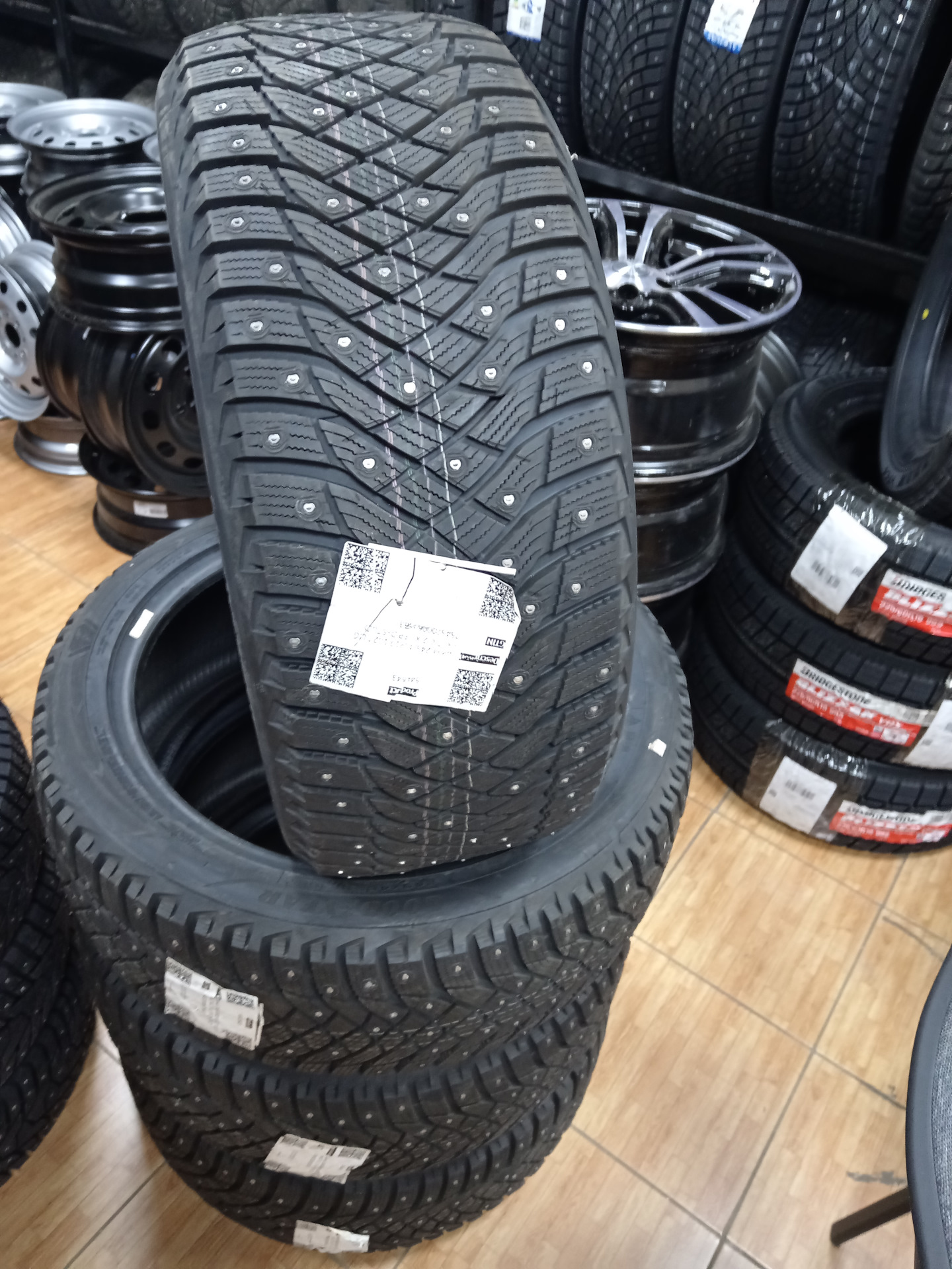 Зимние шины Goodyear Ultragrip Arctic 2 245/45 R19 — KIA Quoris, 5 л ...