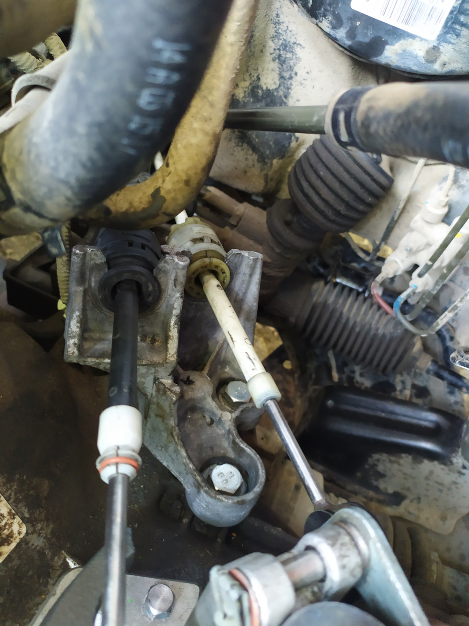 Тросовый механизм переключения в Gentrу — Daewoo Gentra, 1,5 л, 2014 ...