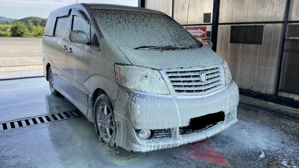 Toyota Alphard Серебристая V-шка