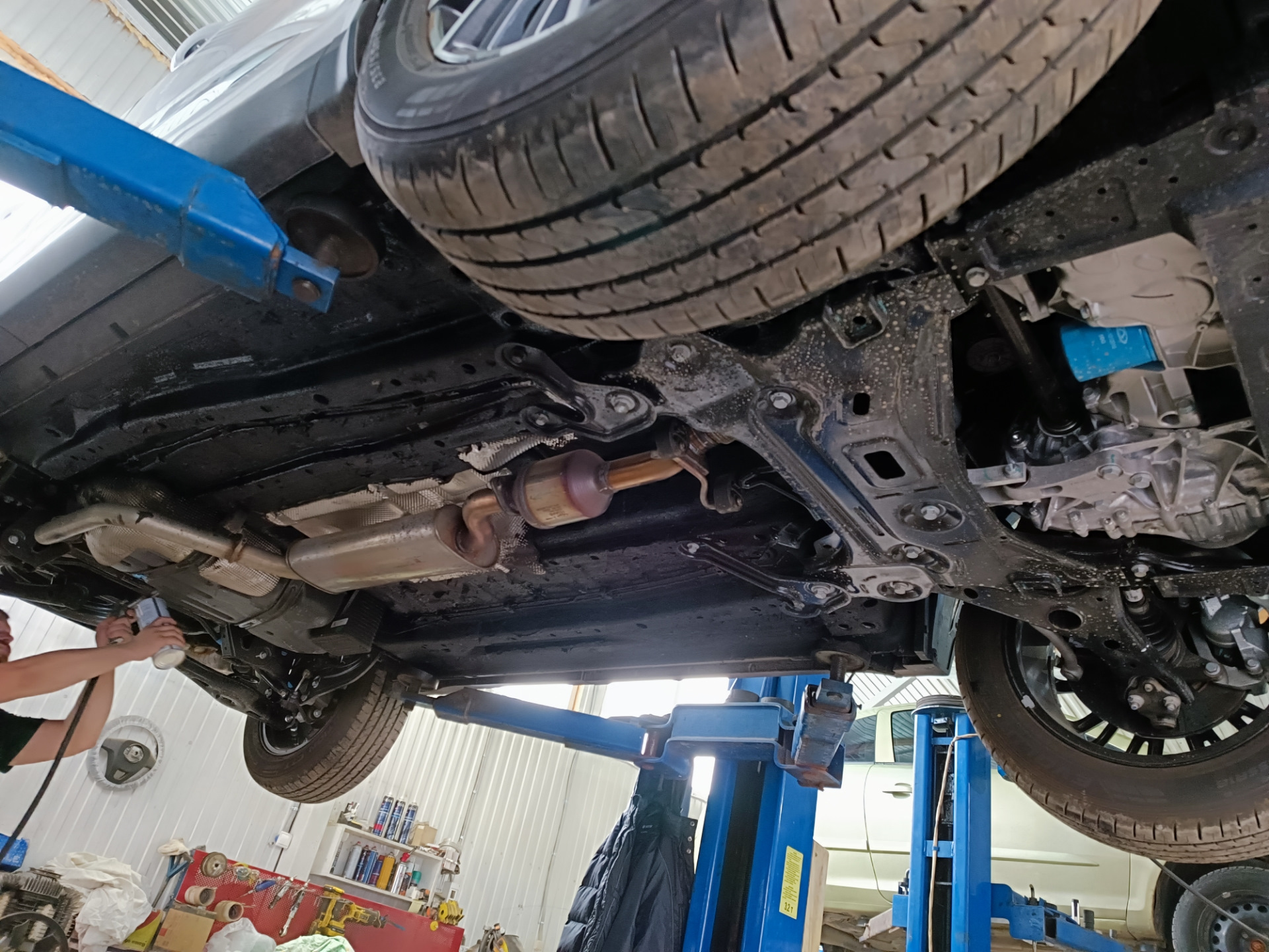 Днище чери тигго. Днище чери тигго. Чери тигго 7 про днище. Chery tiggo 4 подвеска. Днище чери тигго 8 про.